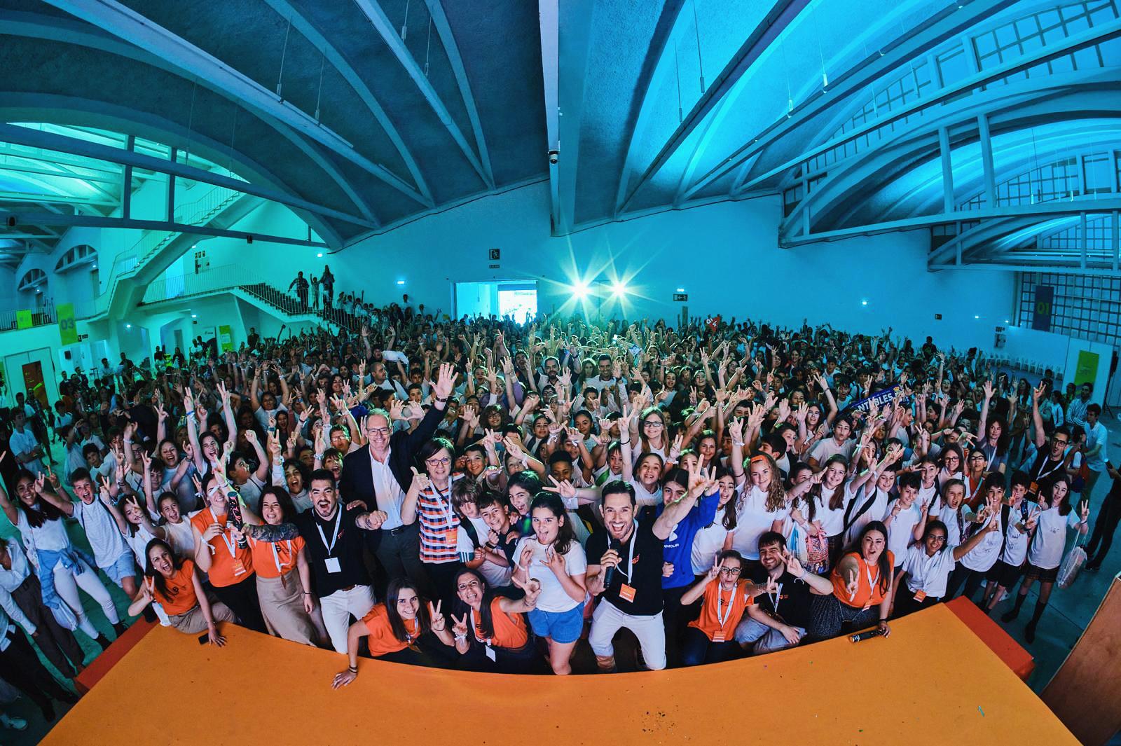 Alumnos y equipo Genyus en un evento